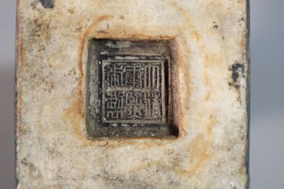 CHINE, vers 1900	
Vase de forme carrée en...