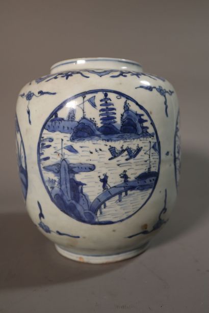 CHINA, KANGXI period (1662 - 1722)
Porcelain...