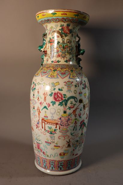 CHINE, Canton, XIXe siècle	
Vase balustre...