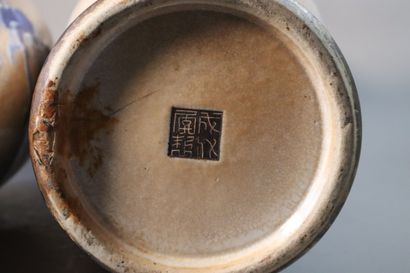 CHINE, Nankin, XIXe siècle	
Paire de vases...