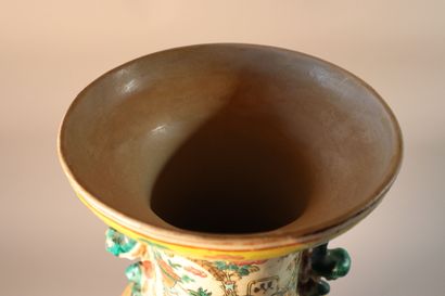 CHINE, Canton, XIXe siècle	
Vase balustre...