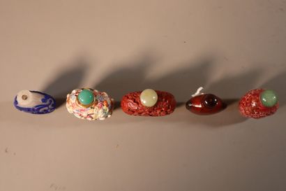 CHINA, 20th century
Set of snuffboxes including...