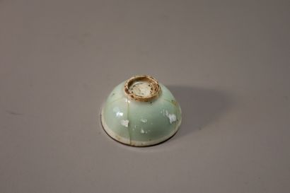 VIETNAM, XIIe/XIVe siècle	
Coupe, petit vase,...