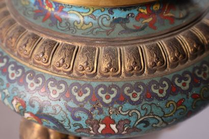 CHINE, XIXe siècle	
Brûle-parfum tripode...
