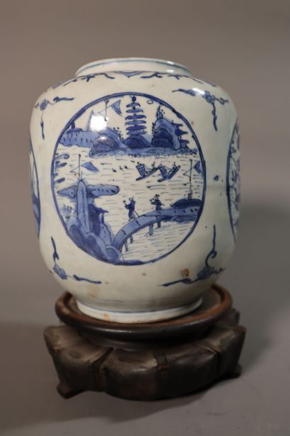 CHINA, KANGXI period (1662 - 1722)
Porcelain...