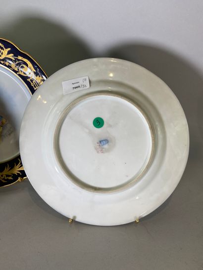 Ensemble d'assiettes : 
- Assiette commémorative...