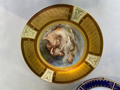 Ensemble d'assiettes : 
- Assiette commémorative...