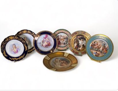 Ensemble d'assiettes : 
- Assiette commémorative...