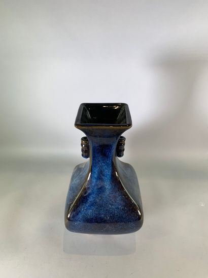 Vase en grès à couverte bleu. Dans le goût...