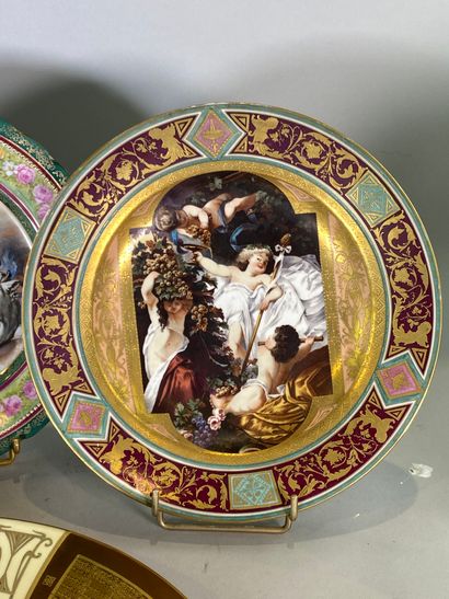 Ensemble d'assiettes : 
- Assiette commémorative...