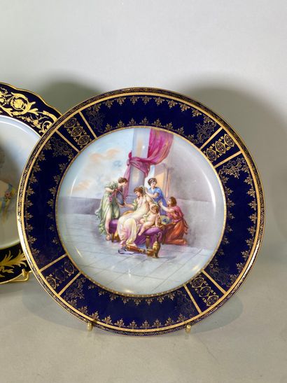 Ensemble d'assiettes : 
- Assiette commémorative...