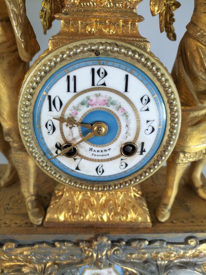 Pendule Romantique en régule doré à décor...