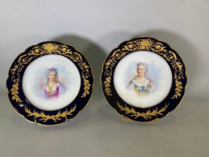 Ensemble d'assiettes : 
- Assiette commémorative...