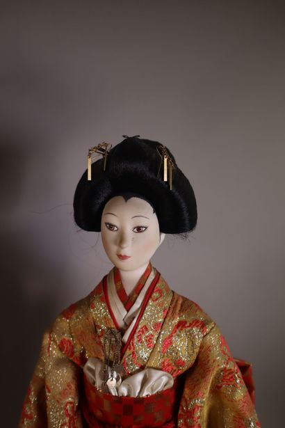 Poupée oiran avec vêtements en tissu sur...
