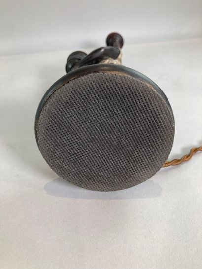 Lampe à décor d'une femme au turban.
H. :...