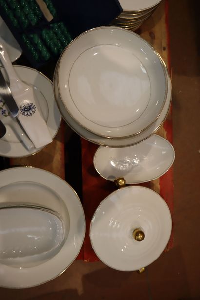 TLB - Limoges, France-Unique
Gold-edged dinner...