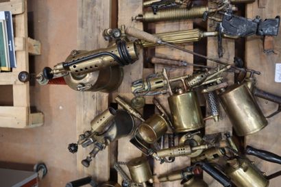 Copper flashlight set 



Please ask for...