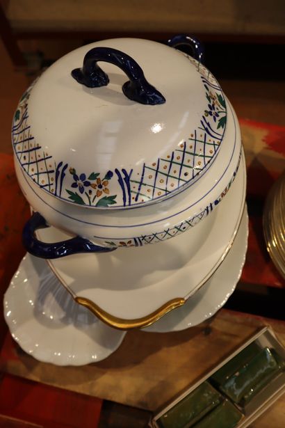 TLB - Limoges, France-Unique
Gold-edged dinner...