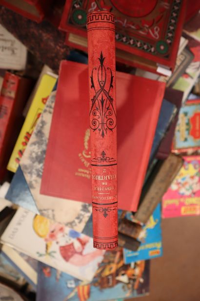 Collection of antique and modern books, comics,...