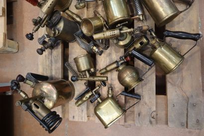 Copper flashlight set 



Please ask for...