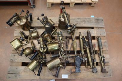 Copper flashlight set 



Please ask for...