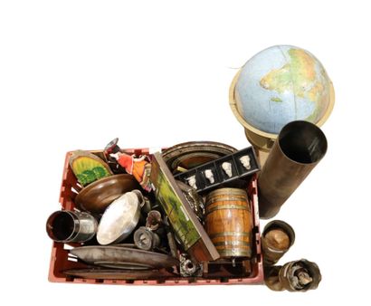 Lot including shells, carved wooden dishes,...