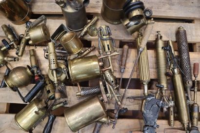 Copper flashlight set 



Please ask for...
