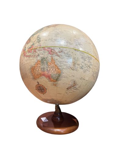 PALETTE trinkets, lamps, vintage globe, Art...