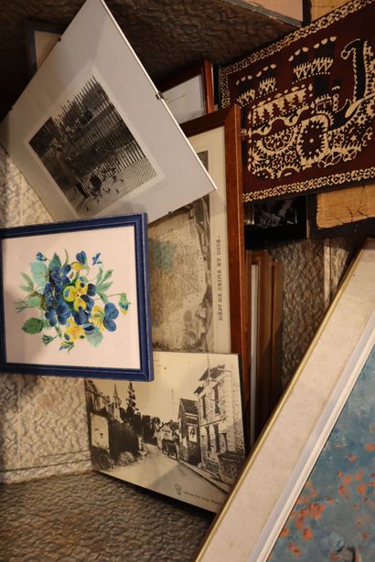 Batch of framed pieces 

Travel trunk included...