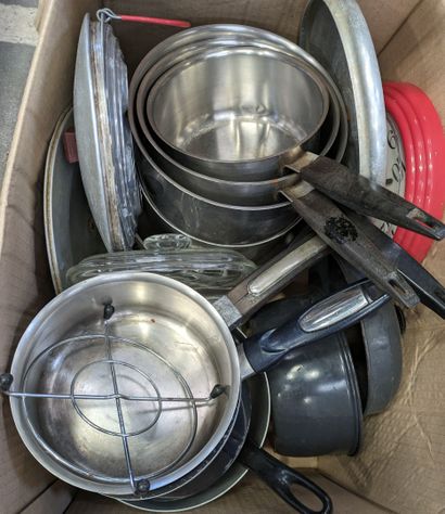 PALETTE OF KITCHEN DISHES: saucepans, casseroles,...