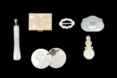 Lot of mother-of-pearl 

Please ask for condition...