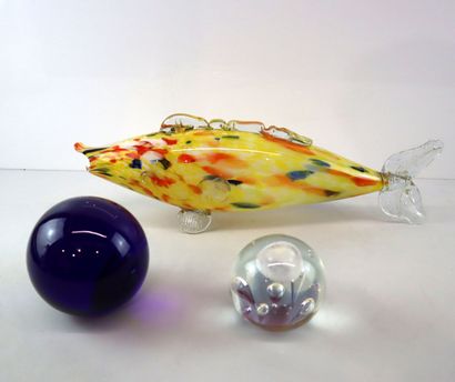 Murano. Blown glass fish with flamed decoration....