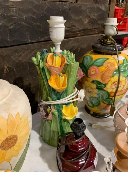 Modern ceramic lamp with floral design, 20th...