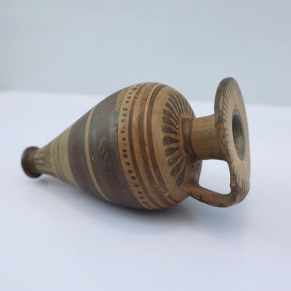 Set of two polychrome terracotta vases 
(Accident)
...