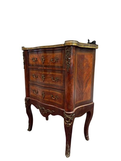 Marquetry chest of drawers with curved front...