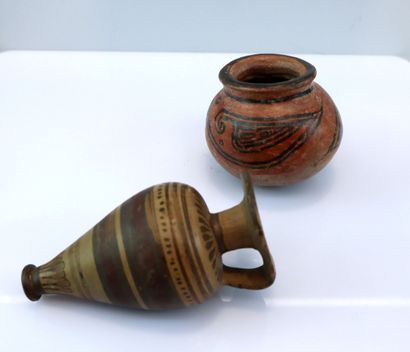 Set of two polychrome terracotta vases 
(Accident)
...