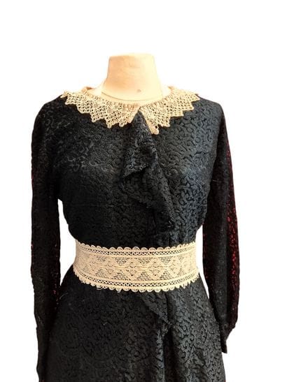 Long-sleeved evening gown, 1930s
Silk lining
Height:...