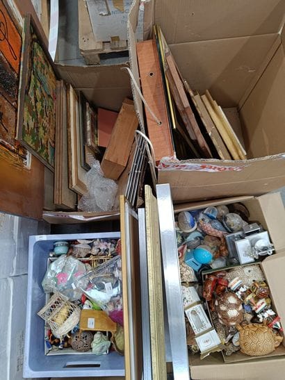 Lot consisting of four mirrors, a small collection...