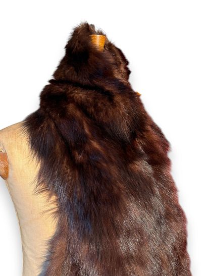 Set of two fur items: 

- A mink scarf
Length:...