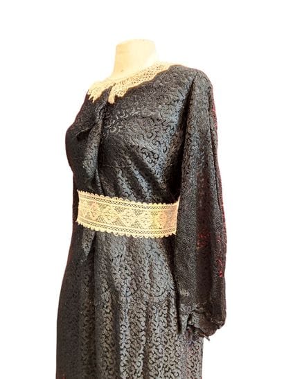 Long-sleeved evening gown, 1930s
Silk lining
Height:...