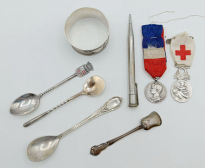 Silver set including:
a silver napkin ring
Minerva...
