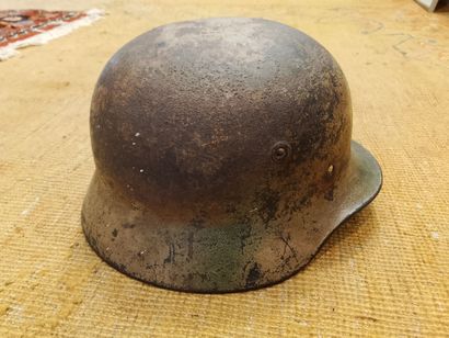 MILITARIA
Set of two helmets:
- one German...