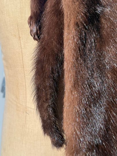 Set of two fur items: 

- A mink scarf
Length:...