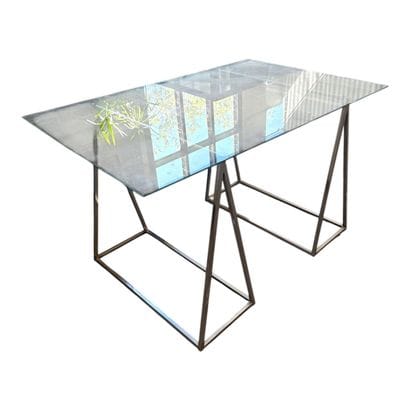 Glass table resting on two steel legs.
72x120x80cm

Please...