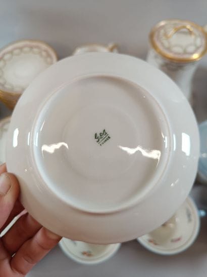 A 3-piece porcelain tea service set, comprising...