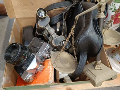 Lot consisting of a large assortment of small...
