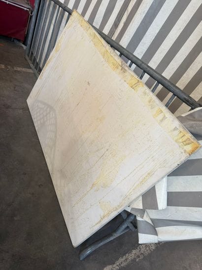 Architect's table with tabletop.
H: 151 cm

Please...