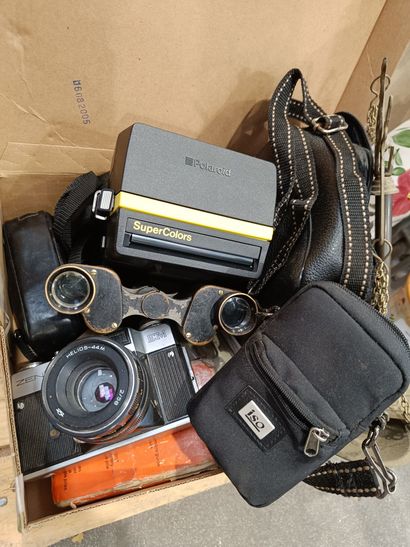 Lot consisting of a large assortment of small...