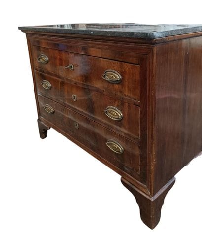 Mahogany and mahogany veneer chest of drawers...