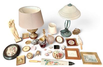 Set including:
- a sculpture based on Santini,...